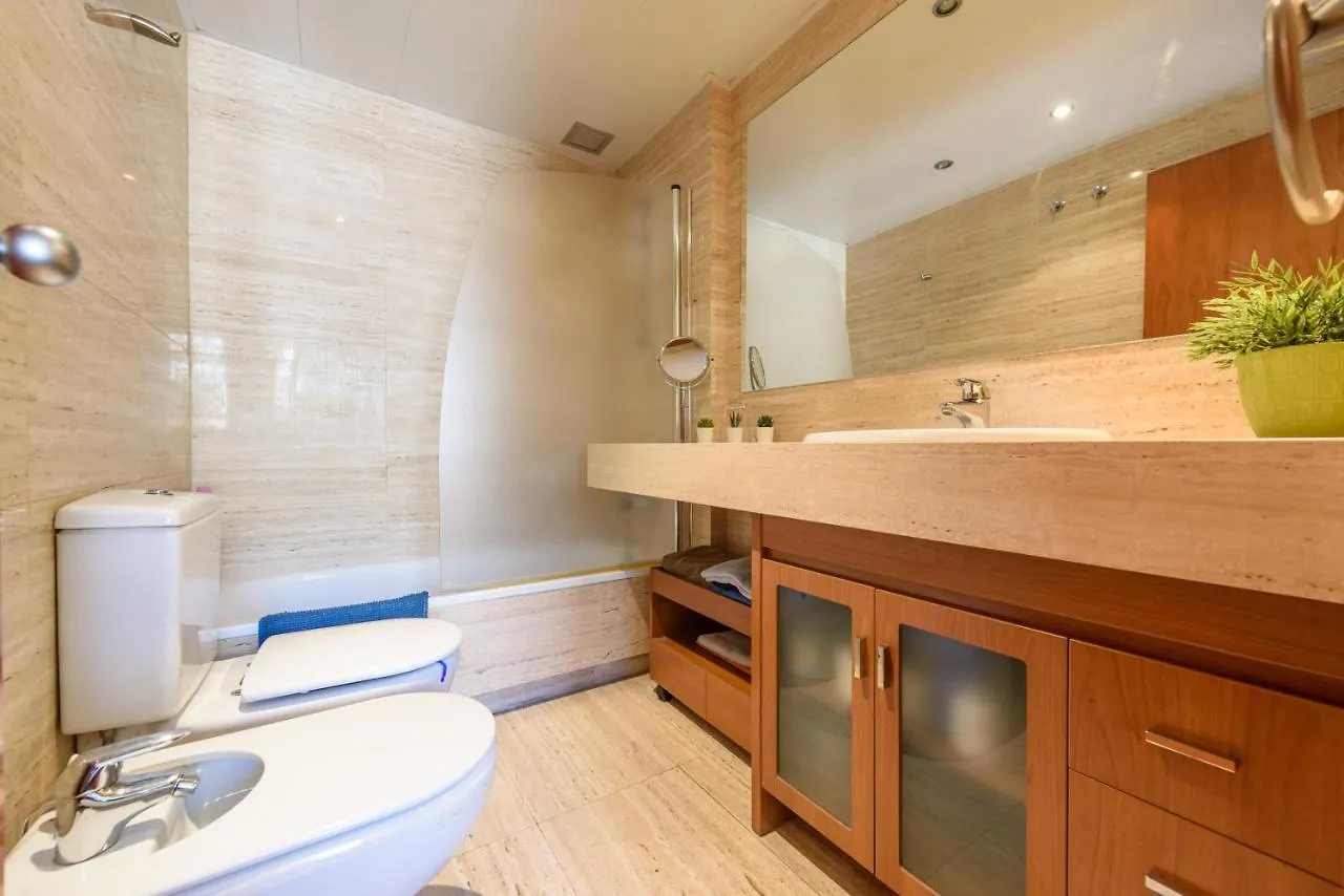 Ramblasrentals Stylish Bright 3Br New Catalan Flat 10M Ramblas - Parking - Wifi Barcelona 0*,  Španělsko
